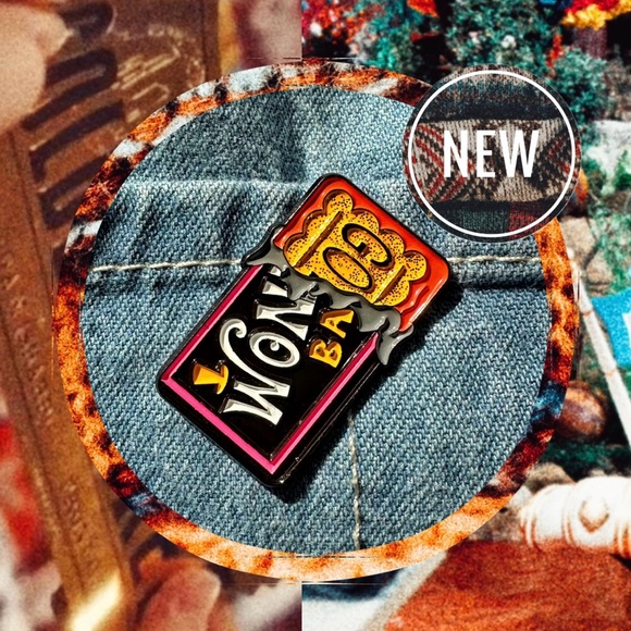 Golden Ticket Enamel Pin - Charlie and the Chocolate Factory - Picture 1 of 4